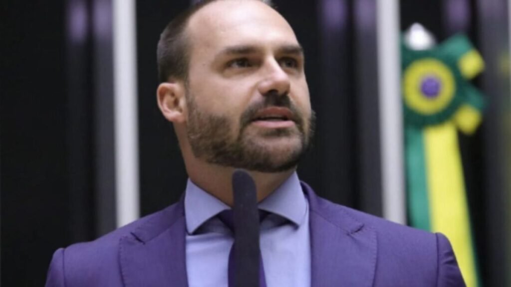 Relatório da PF aponta articulação de Bolsonaro para manter mandato do filho nos EUA 1 Eduardo Bolsonaro 6