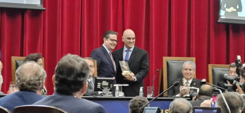 Homenagem a Alexandre de Moraes no TCE-SP: segurança reforçada, discurso sobre reforma judicial e ausência de autoridades estaduais 1 Midia 11.jpg