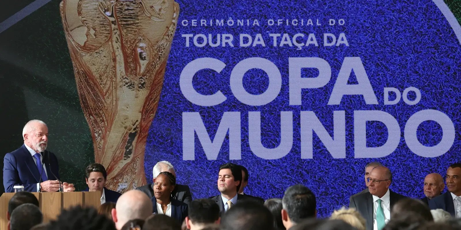 Copa do Mundo Feminina de 2027 ganha regras oficiais no Brasil 1 Lula sanciona lei da Copa do Mundo Feminina e reconhece pioneiras
