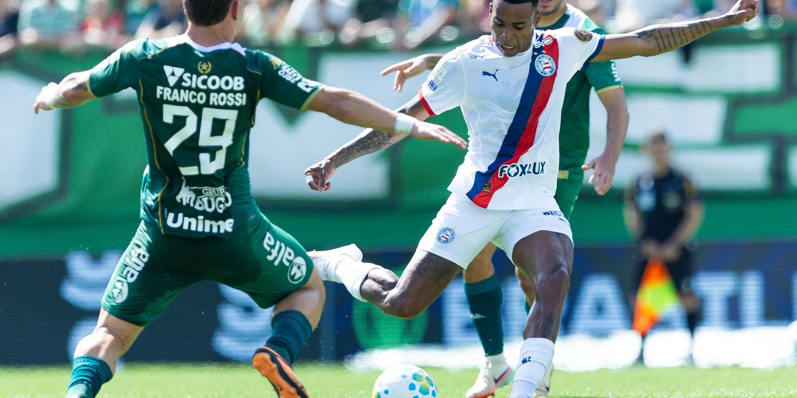 Jogo movimentado no Brasileirão: Chapecoense e Bahia empatam em 3 a 3
