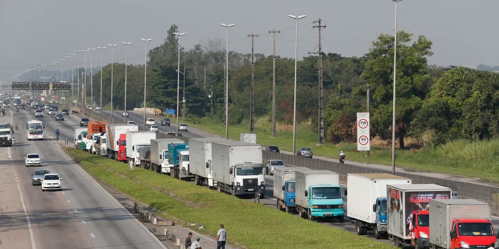 Nova lei garante piso mínimo do frete e reforça fiscalização no transporte