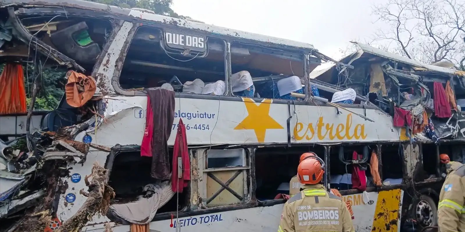 Tombamento de ônibus na BR-040 deixa dez mortos no Rio de Janeiro
