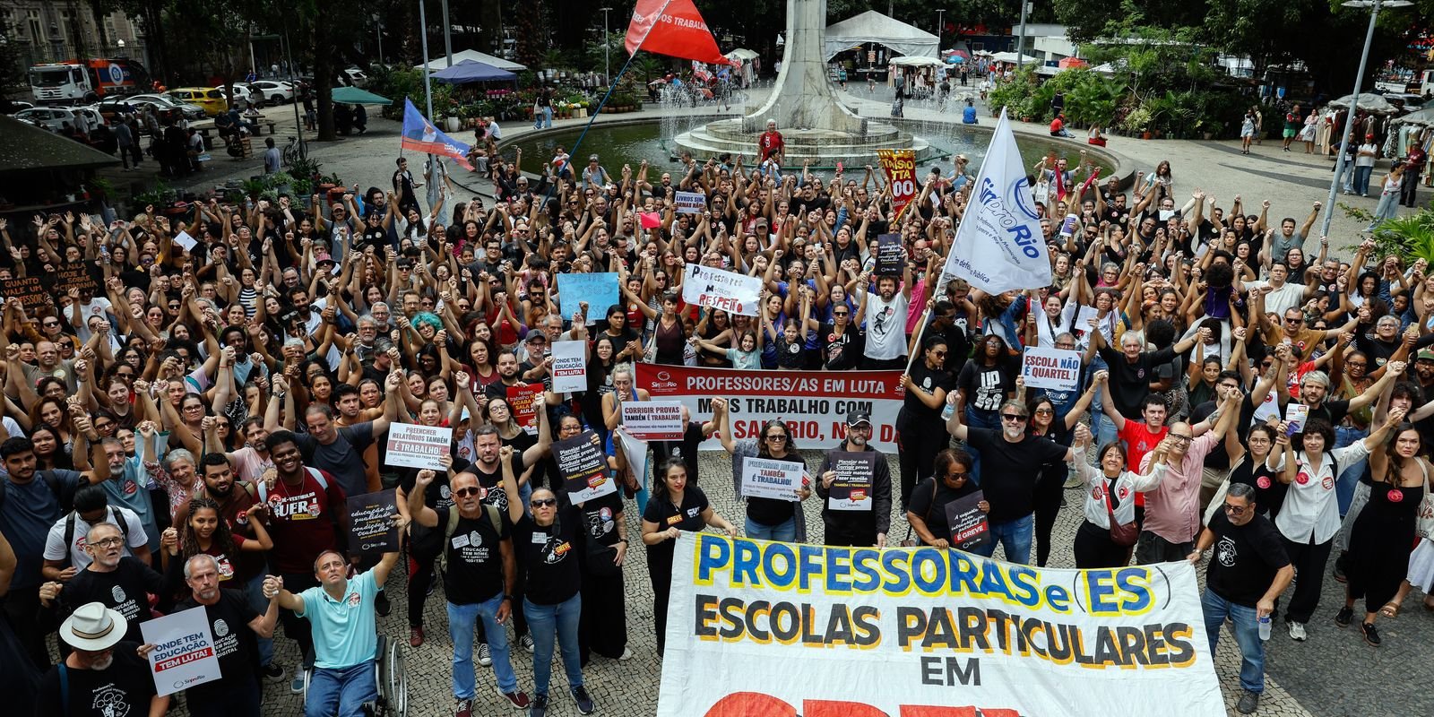Professores de escolas particulares do Rio fazem greve por reajuste 1 Professores de escolas particulares do Rio fazem greve por reajuste